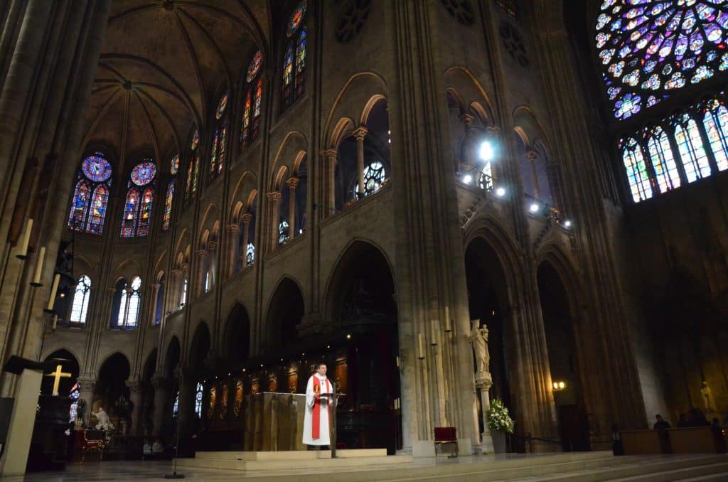 Le P. Guillaume de Menthière durant les conférences de carême (2019)