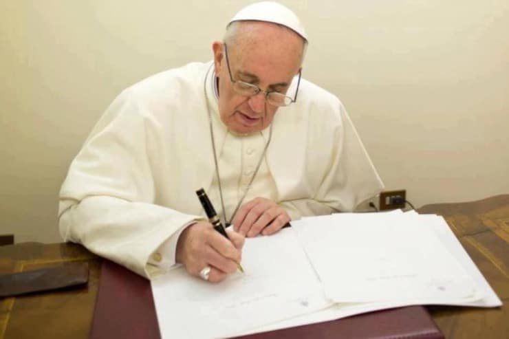 pope-francis-writing-740x493.jpg