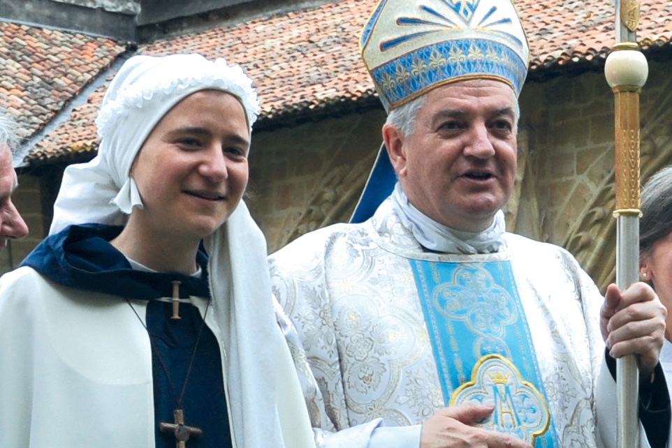 Sœur Rachel et Mgr Marc Aillet