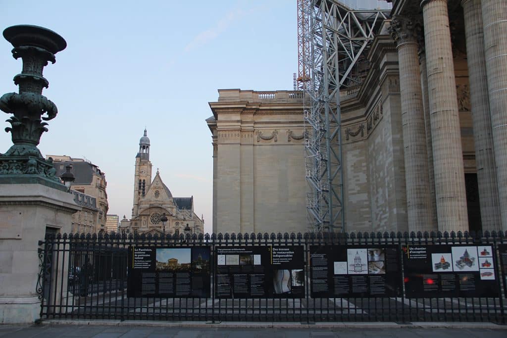 Le Panthéon et Saint-Étienne-du-Mont, montagne Sainte-Genviève, Paris.