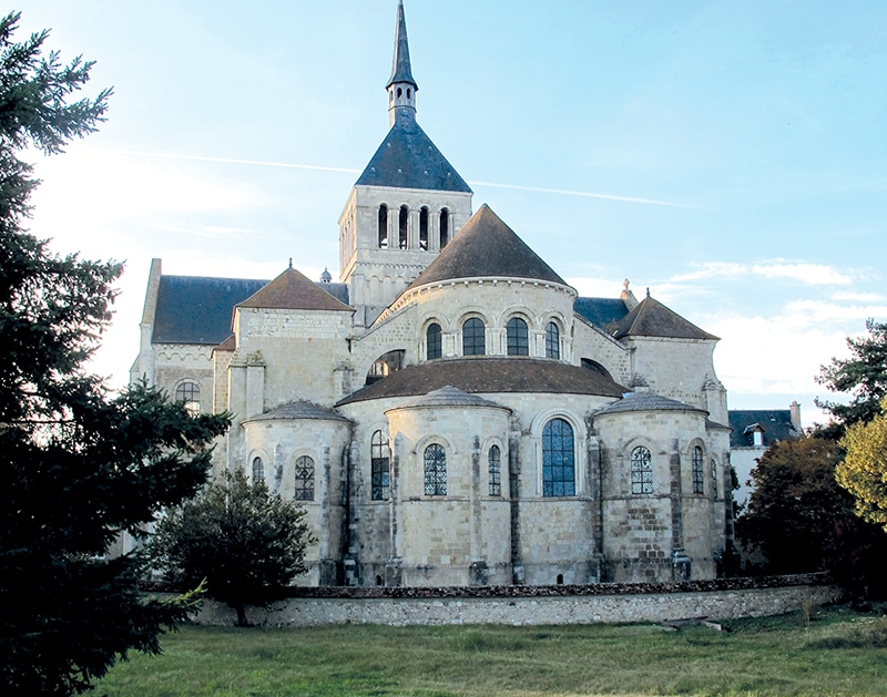 saint benoît sur loire où se trouvent des reliques de saint benoît.