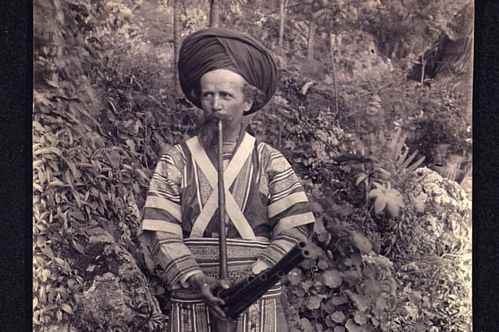 Le P. Paul Vial en costume de l'éthnie Miao au Yunnan vers 1897