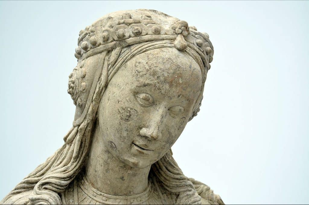 Sainte Agnès, probablement sculptée entre 1520 et 1530 (le matériau est un "calcaire de l'Avesnois")