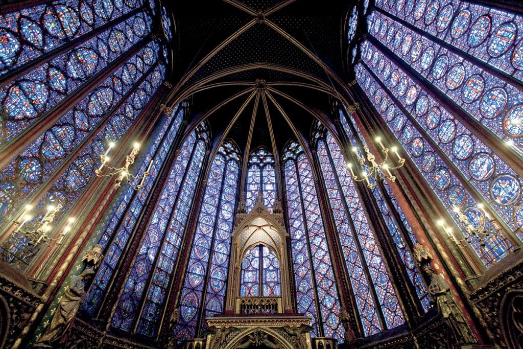 La Sainte Chapelle, fleuron de la civilisation médiévale. Construite par Saint Louis à partir de 1241 pour abriter les reliques de la Passion du Christ.