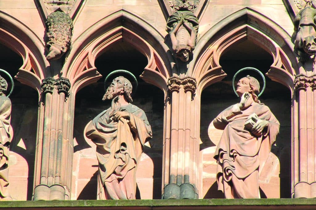 Sculptures de la galerie des Apôtres de la cathédrale de Strasbourg.