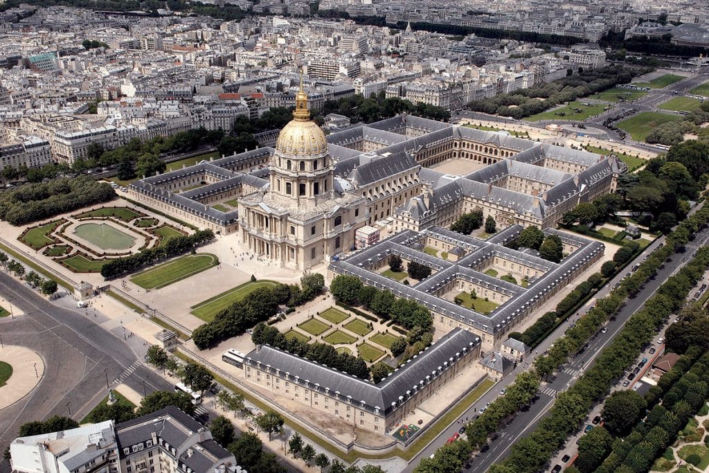 « Chapelle des pensionnaires, église des soldats, cathédrale du diocèse aux Armées »