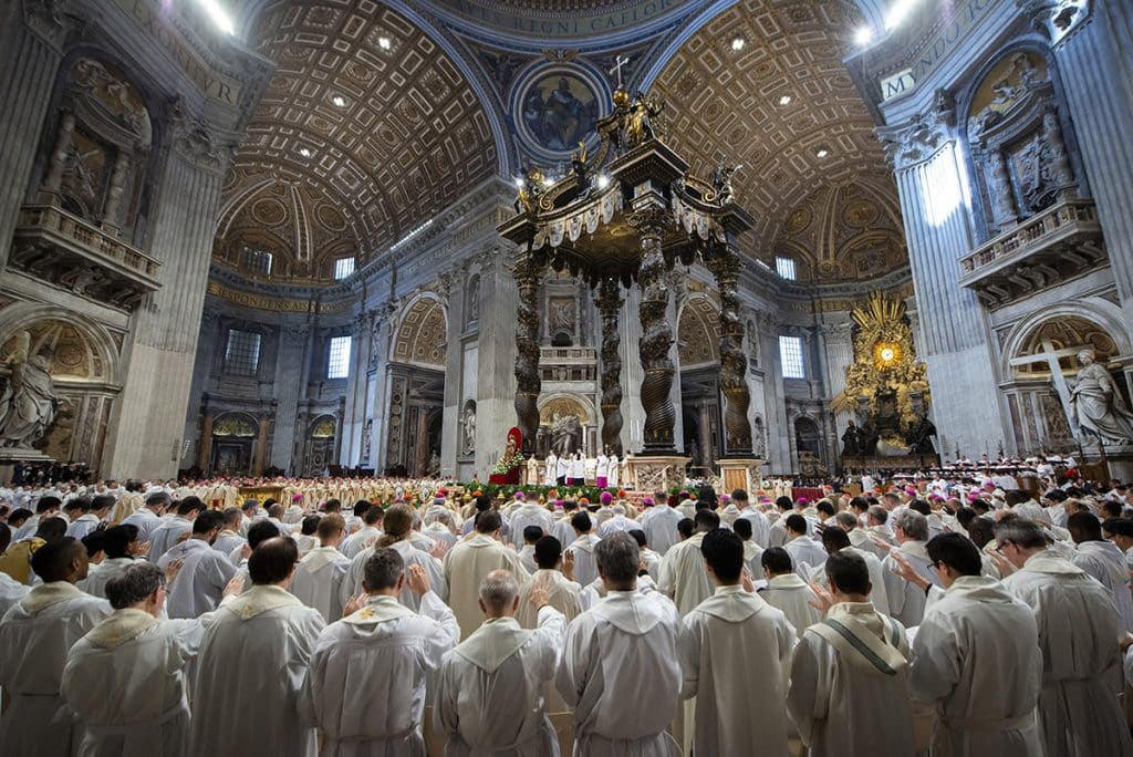 Messe pontificale à Saint-Pierre de Rome.