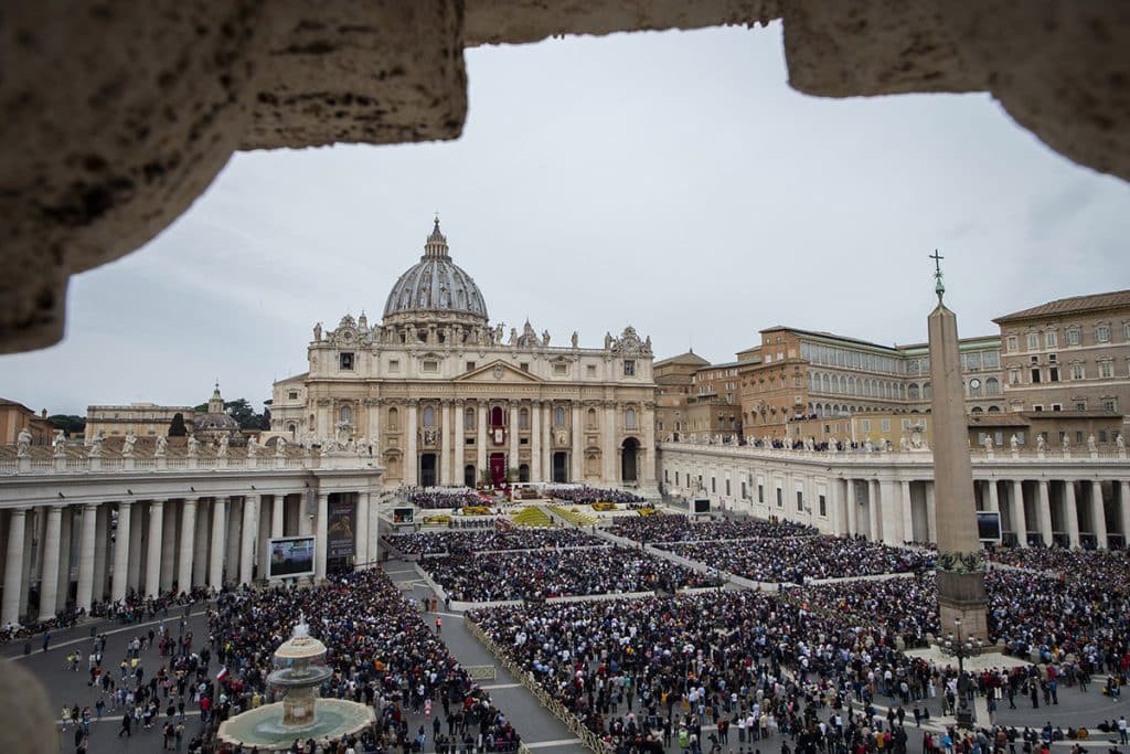 Place Saint Pierre, Vatican, Rome.