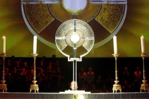 adoration_eucharistique.jpg