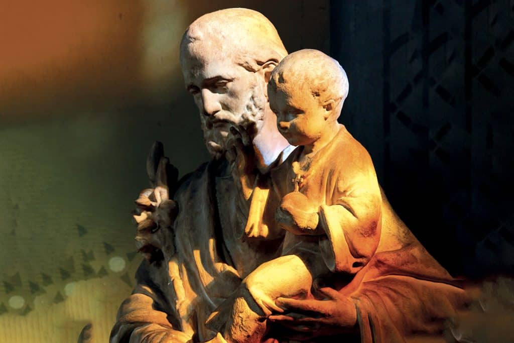 « Qu’y a-t-il d’autre à dire de saint Joseph sinon qu’il est père ? L’expression ‘‘cœur de père” est magnifique. »