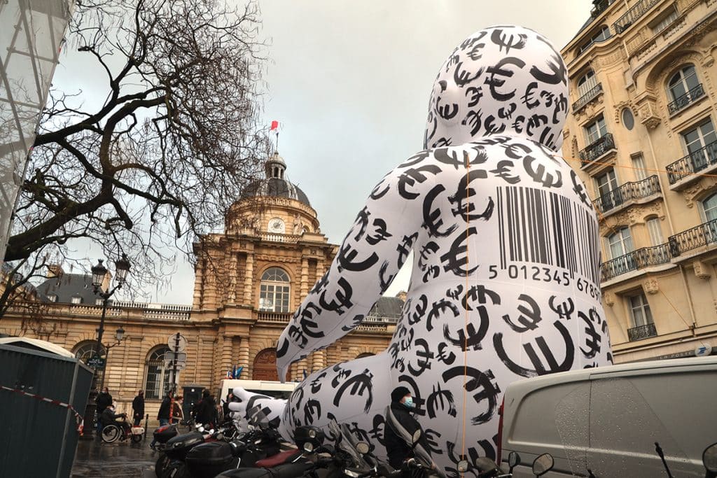 Devant le Sénat le 3 février, protestation contre le projet de loi organisée par La Manif pour tous.