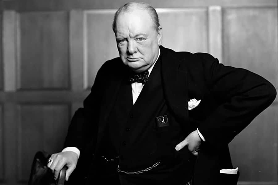 Winston Churchill lui-même est dans le collimateur des épurateurs.