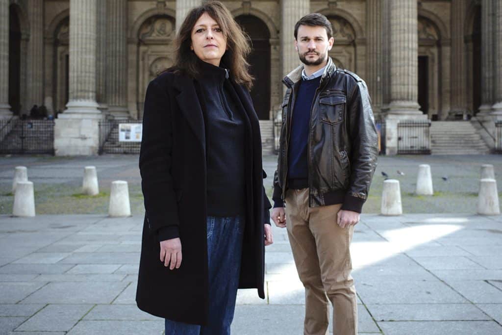 Laurent Frémont et Stéphanie Bataille sur le parvis de l’église Saint-Sulpice pour lancer le 1er Mémorial du Covid.