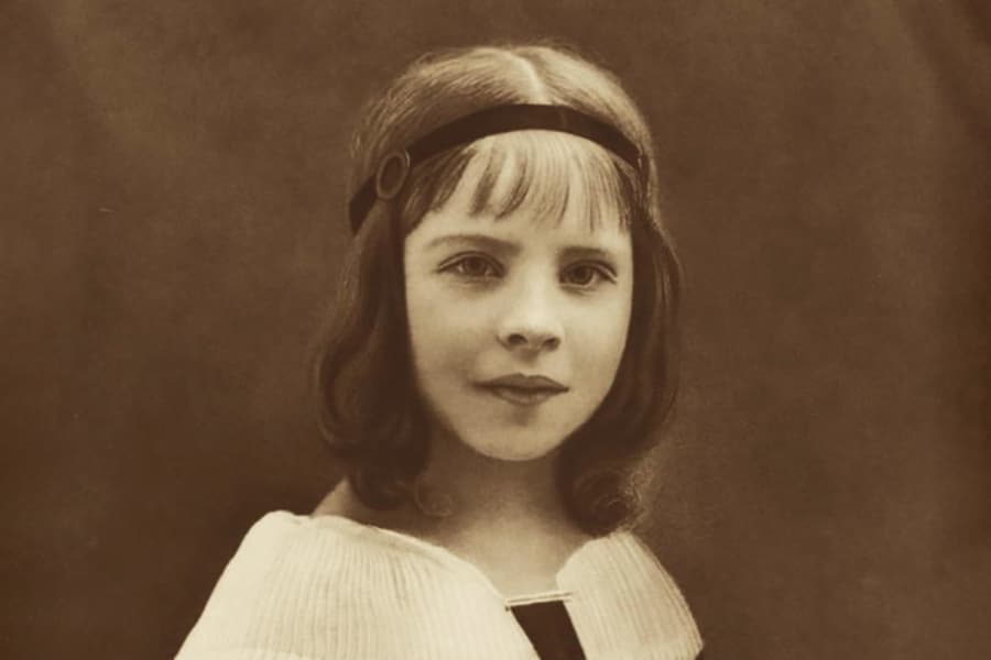 Anne de Guigné (1911-1922), 10 ans. Elle fut déclarée vénérable par le pape Jean-Paul II en 1990.