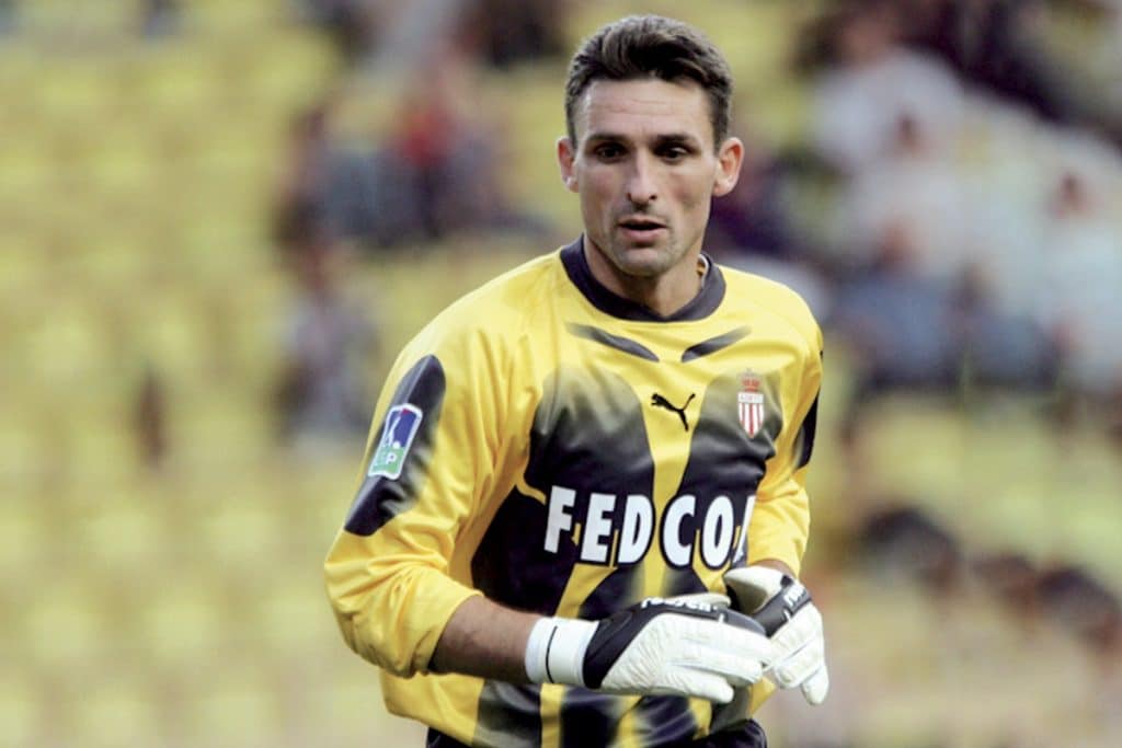 Guillaume Warmuz sous les couleurs de l'AS Monaco. L’ancien gardien de but est devenu oblat de l’abbaye Saint-Joseph de Clairval, à Flavigny-sur-Ozerain (Côte-d’Or).