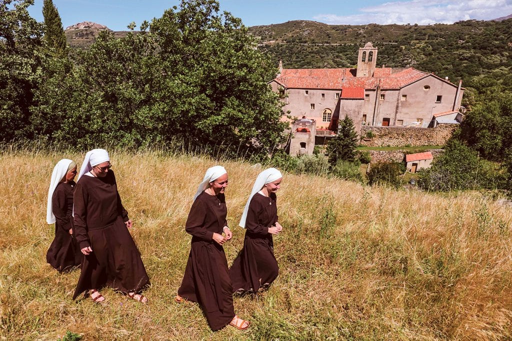 Le vieux couvent de Marcassu reprend vie grâce aux religieuses du Rosier de l’Annonciation.