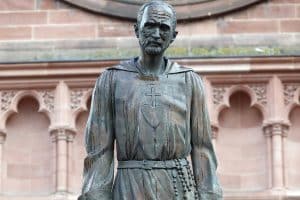 Statue de Charles de Foucauld, sur le parvis de l’église Saint-Pierre-le-Jeune, Strasbourg.