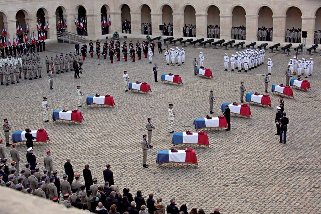 Cérémonie aux Invalides en hommage aux 13 militaires tombés au Mali en décembre 2019.