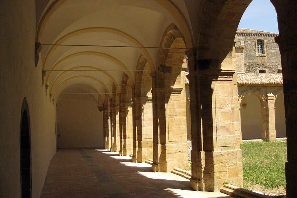 Cloître de l'abbaye Sainte-Marie de Lagrasse