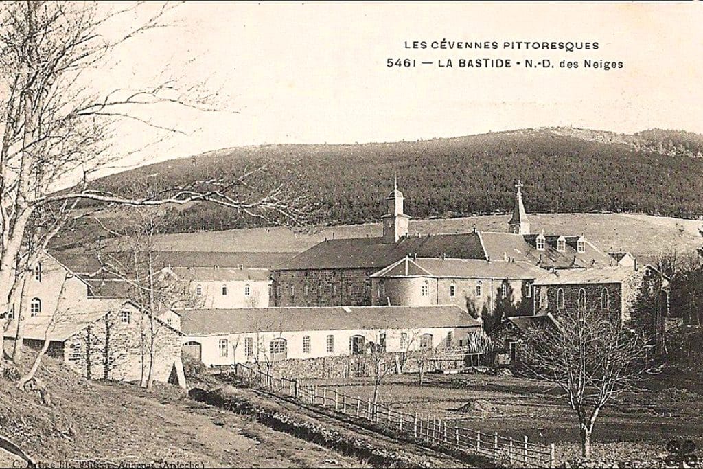 Vue de l’ancien monastère de Notre-Dame des Neiges avant l’incendie de 1912.
