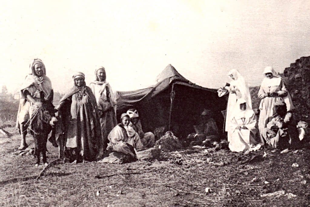 Des Sœurs missionnaires de Notre-Dame d’Afrique en visite chez les nomades en Algérie, non daté.