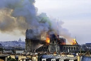 L’incendie vu depuis le ministère de l’Enseignement supérieur, à 19 h 38.