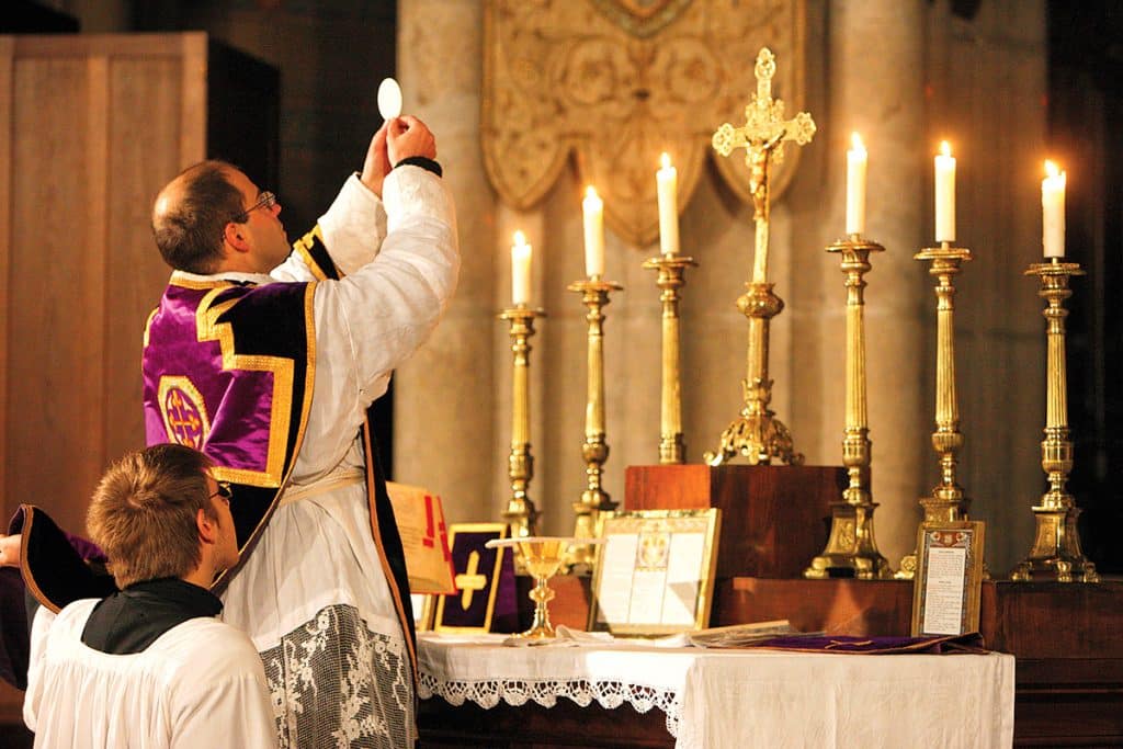 Les traditionalistes sont attachés à la célébration de la messe selon le missel de saint Pie V.