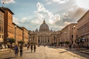 Saint-Pierre de Rome, ultime étape du pèlerin de la Via Francigena.
