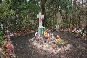 Tombe de « sainte Pataude », Perrine Dugué, près de Laval (Mayenne).
