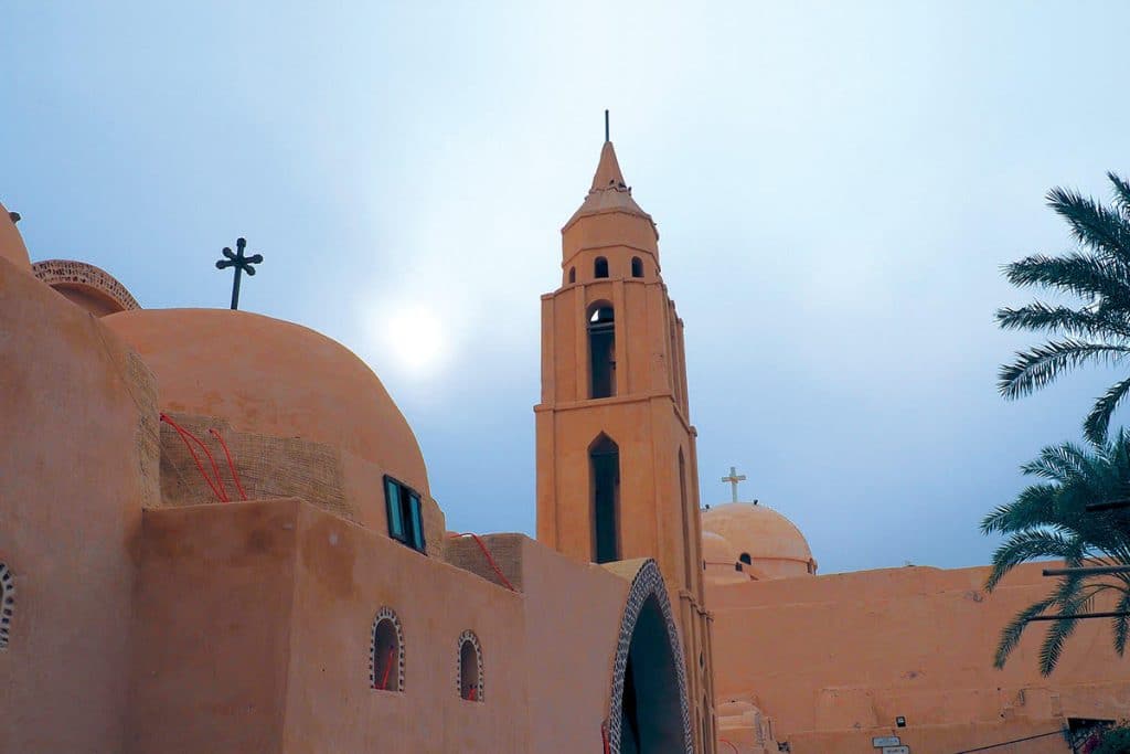 Saint-Bishoy fait partie des plus anciens monastères, sa fondation remontant au IVe siècle.