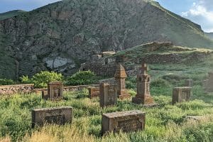 Vestiges de pierres tombales au monastère de Vorotnavank, Xe et XIe siècles, Arménie.