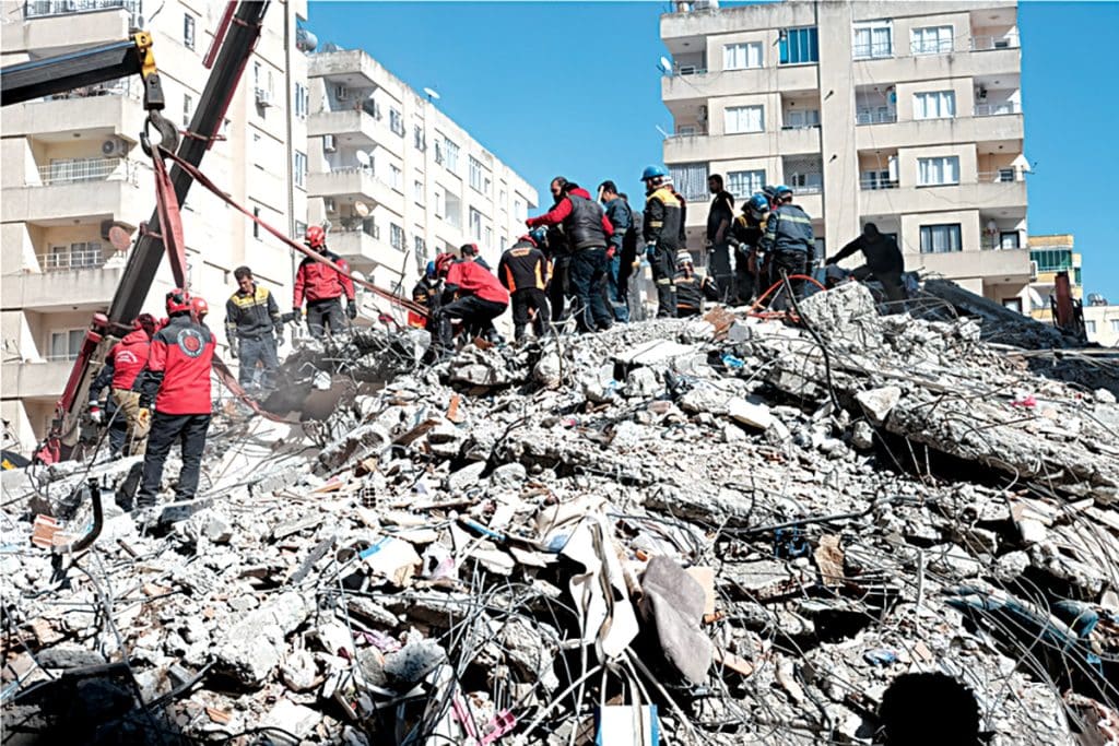 Décombres après le tremblement de terre dans la ville d'Osmaniye, Turquie, 9 février 2023.