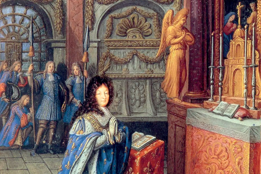 Louis XIV en prière dans la chapelle royale de Versailles.