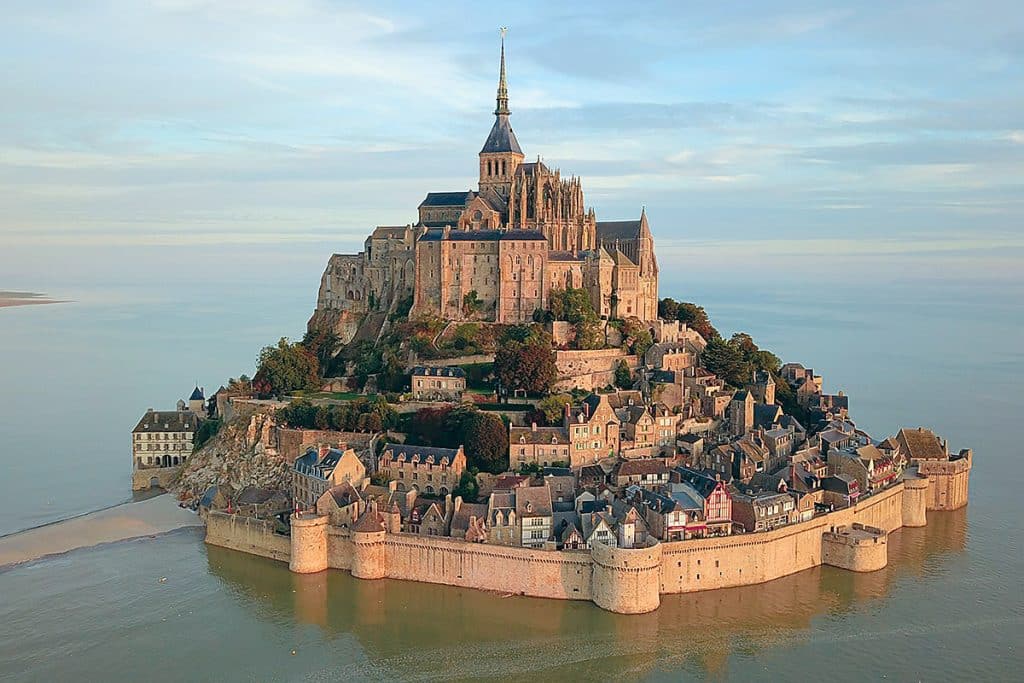 Le Mont-Saint-Michel vu du ciel.