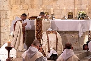 « Le Christ nous donne dans l’Eucharistie le gage de la gloire auprès de lui. »