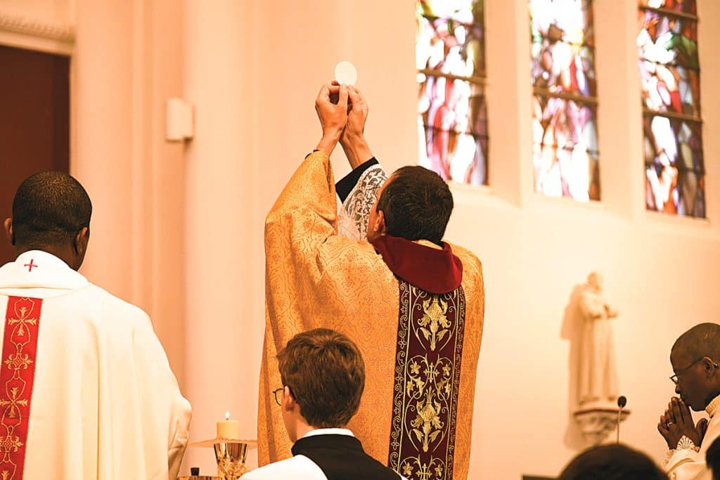 « Notre participation active à la messe est de nous associer à l’offrande du Christ. »