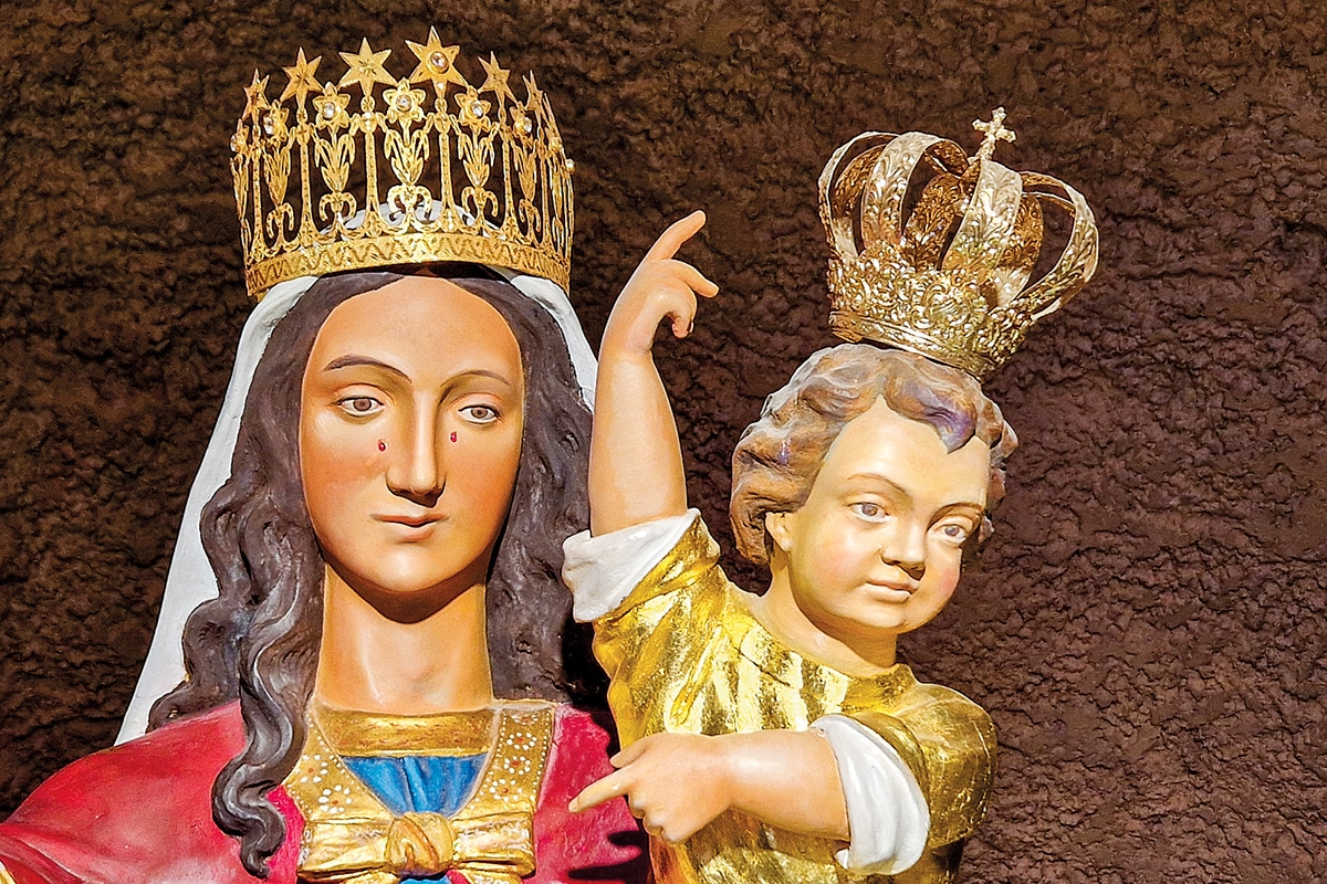 Vierge Qui Pleure Du Sang www.france-catholique.fr