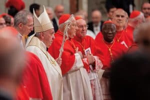 Le pape François préside un consistoire public ordinaire pour la création de nouveaux cardinaux dans la basilique Saint-Pierre de Rome.