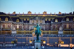 Statue équestre de Louis XIV, 1836, Pierre Cartelier, devant le château de Versailles.