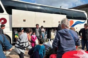 Des déplacés du Haut-Karabagh arrivent à Goris, en Arménie.