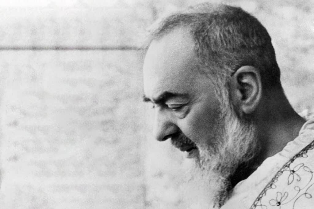 NATUZZA - Bilocations - et les nombreux Dons des Mystiques - Page 2 Padre-pio-portrait-1024x683