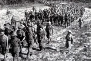 Des soldats français capturés de Diên Biên Phu