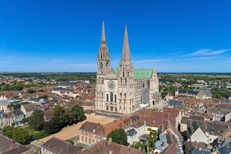 Notre-Dame de Chartres, « cathédrale de tous les superlatifs »